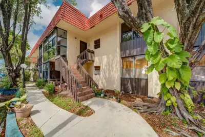 780 NE 199th St #206E, North Miami Beach: photo 1 of 29