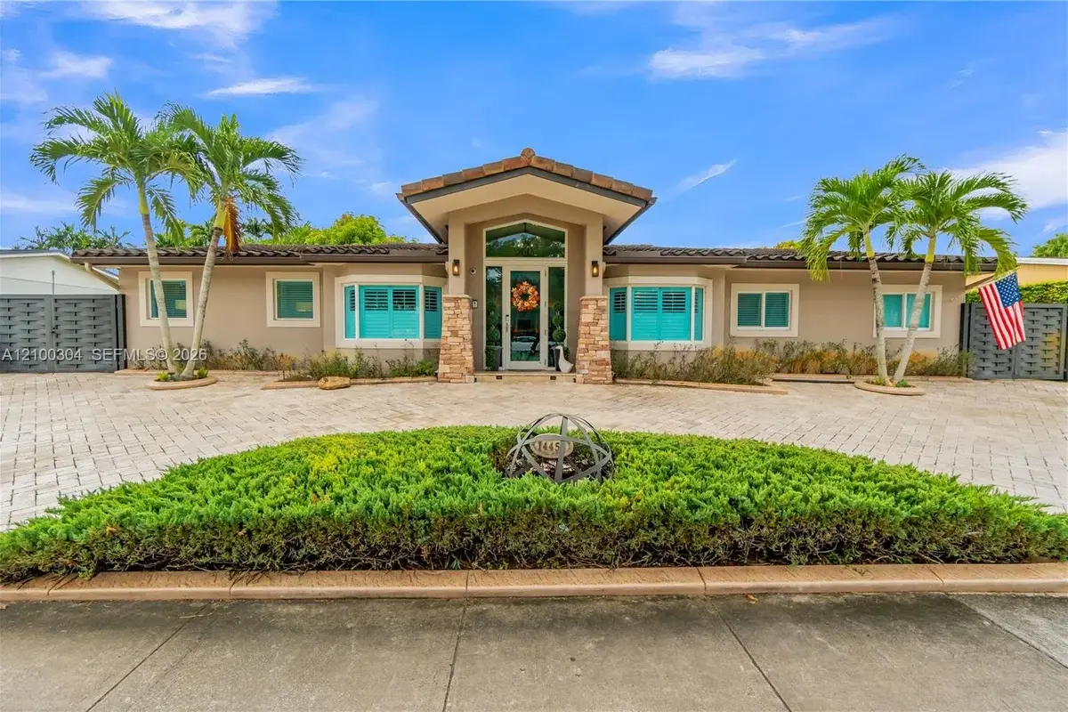 14456 SW Kendale Lakes Blvd, Miami: photo 1 of 15