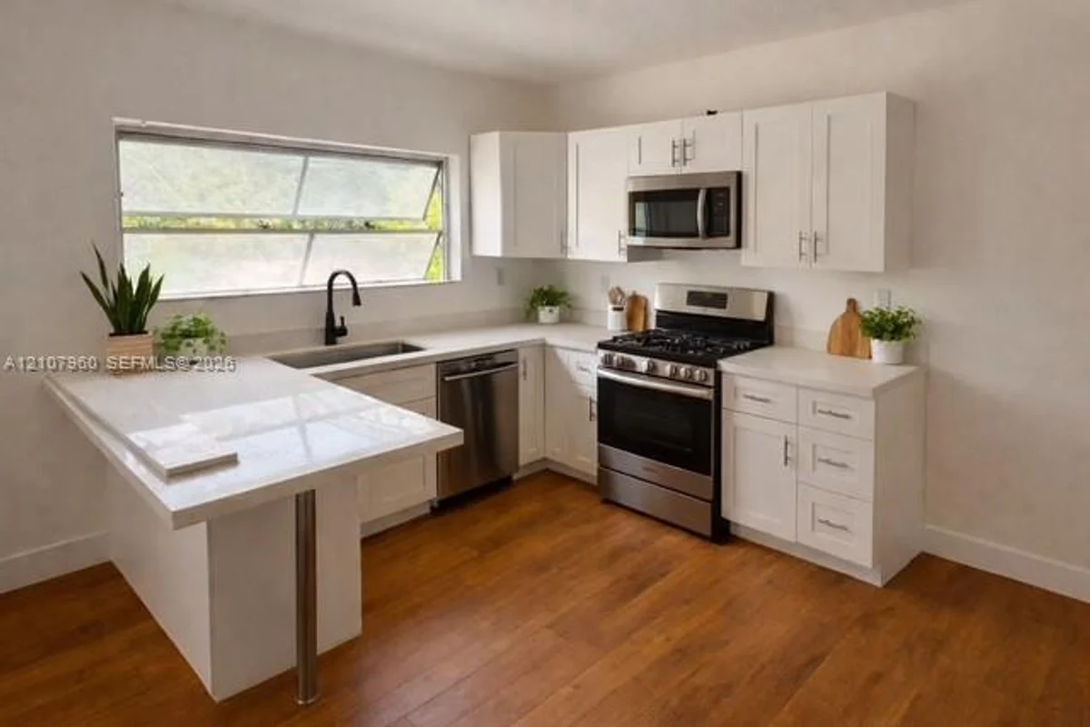 6875 NW 4th Ave, Miami: photo 1 of 11