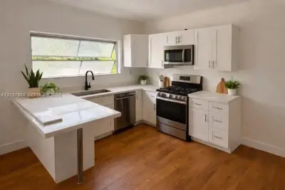 6875 NW 4th Ave, Miami: photo 1 of 11