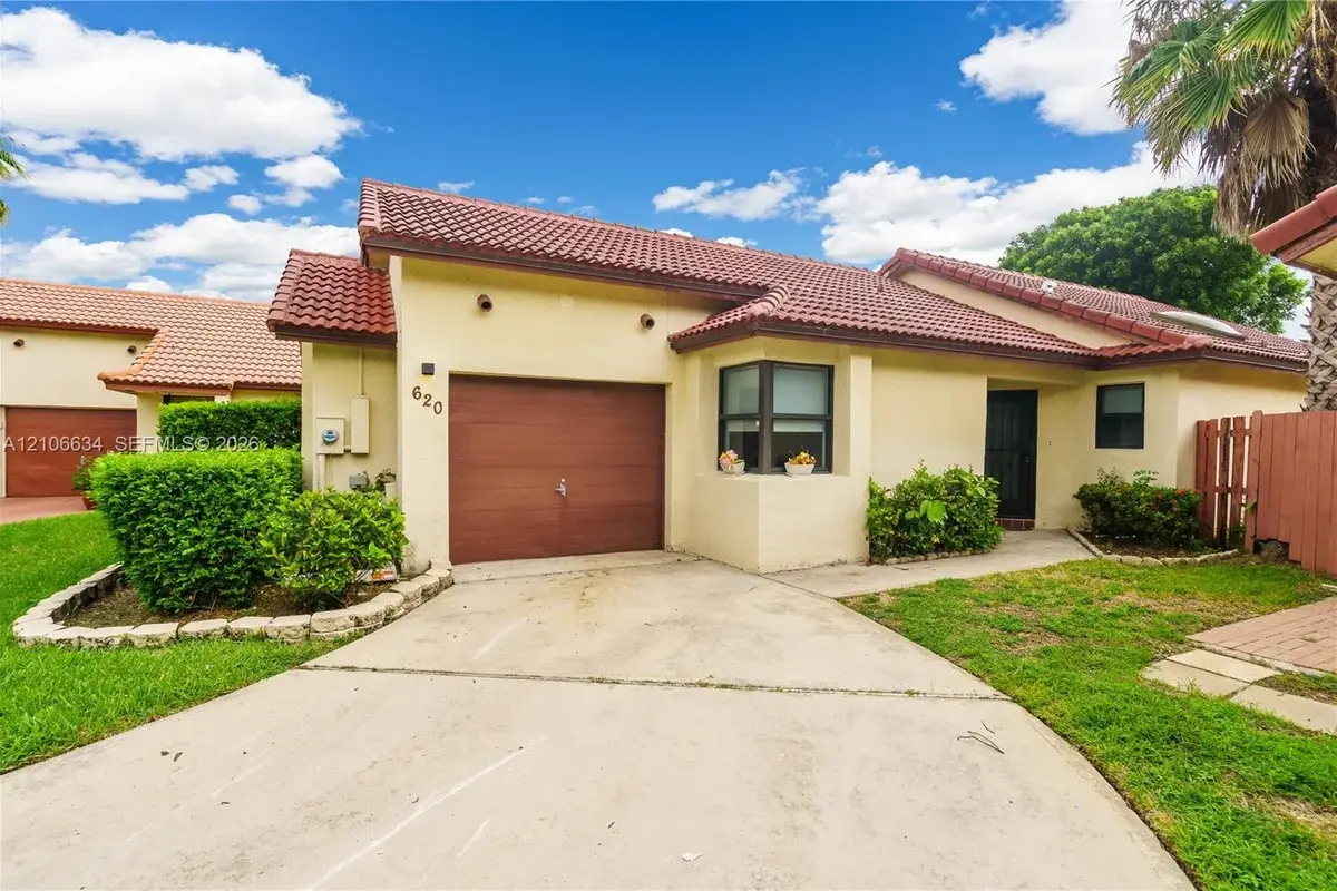 620 SW 113th Ter, Pembroke Pines: photo 1 of 35