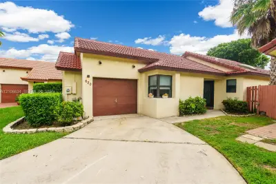 620 SW 113th Ter, Pembroke Pines: photo 1 of 35