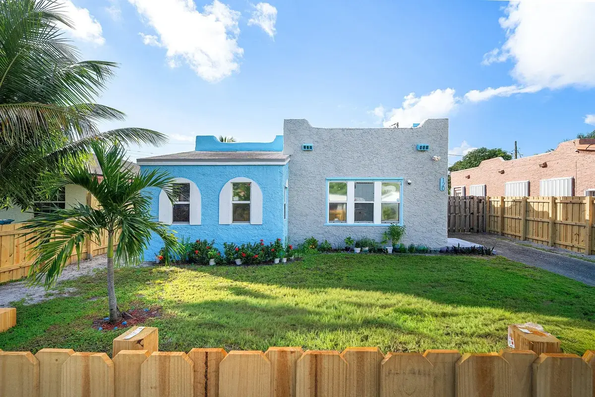 120 NW 4th Ave, Boynton Beach: photo 1 of 38