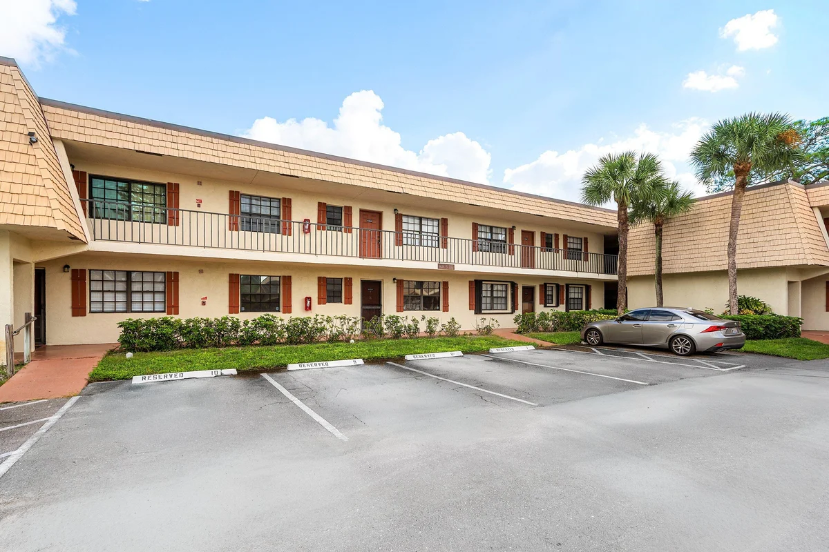 4463 Oak Terrace Dr, Lake Worth: photo 1 of 23