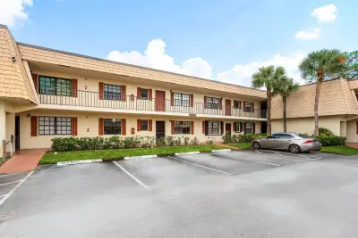 4463 Oak Terrace Dr, Lake Worth: photo 1 of 23