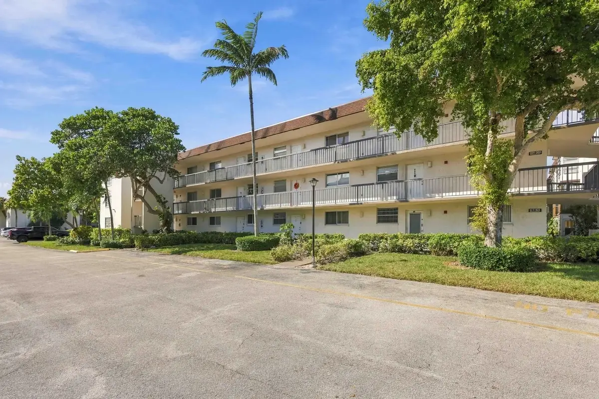 7400 NW 17th St #202, Plantation: photo 1 of 29