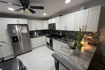 5621 Hope St #A, Hollywood: photo 1 of 24