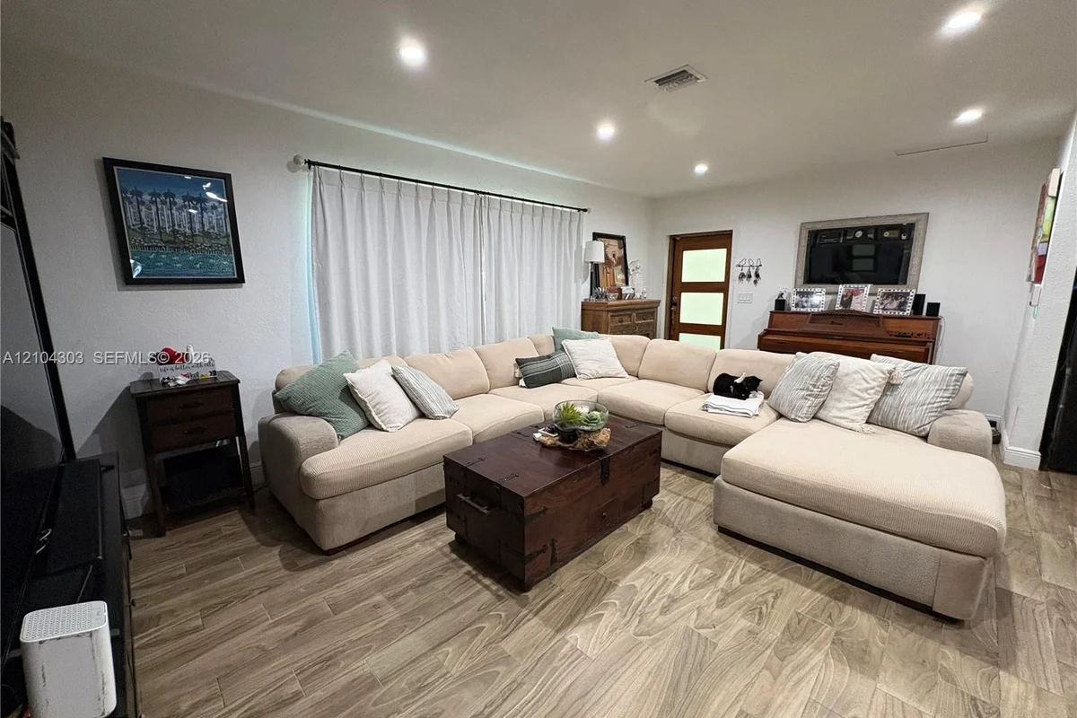 14615 NE 5th Ct, Miami: photo 1 of 44