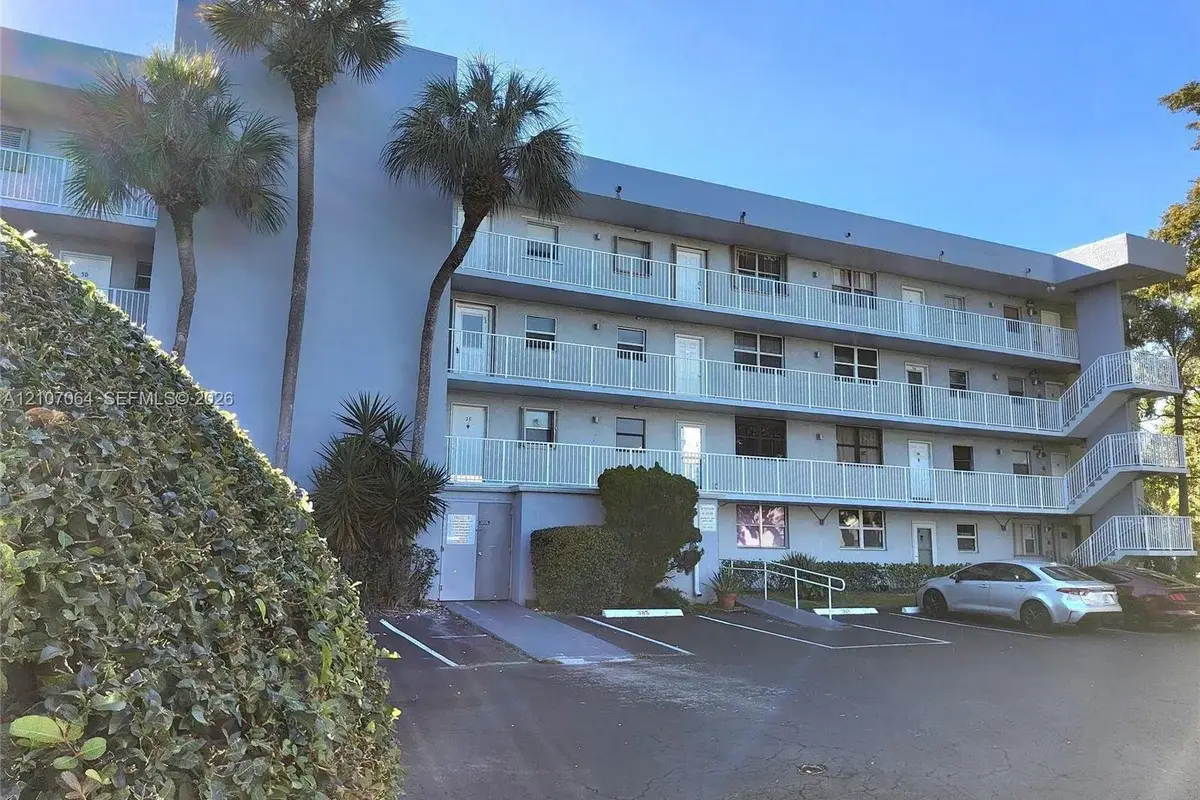119 Royal Park Dr #3G, Oakland Park: photo 1 of 4