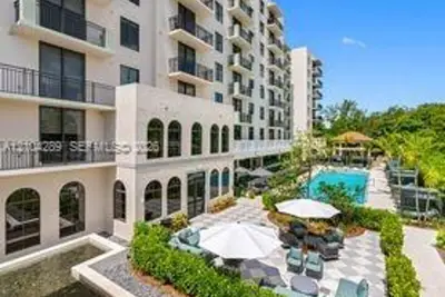 200 NE 12th Ave #2E, Hallandale Beach: photo 1 of 6