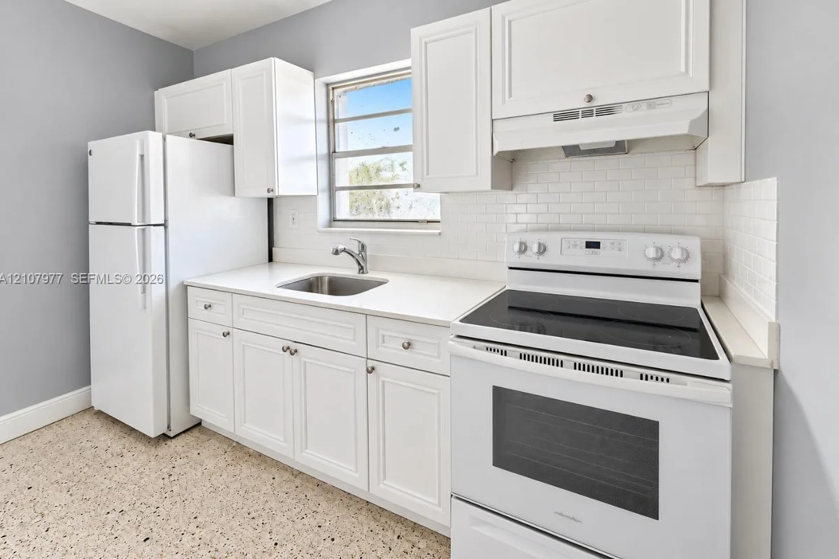 2315 W Okeechobee Rd #307, Hialeah: photo 1 of 7