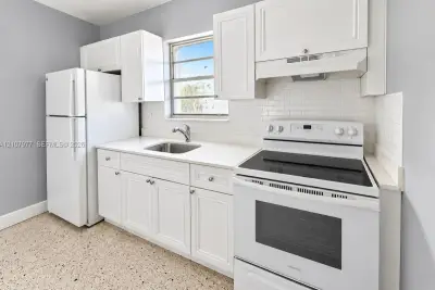2315 W Okeechobee Rd #307, Hialeah: photo 1 of 7