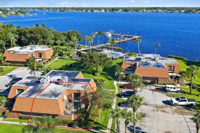825 Center St #20C, Jupiter: photo 1 of 25