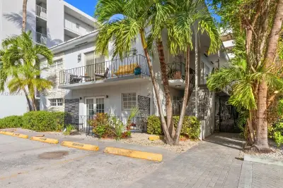 1611 West Ave #15, Miami Beach: photo 1 of 15