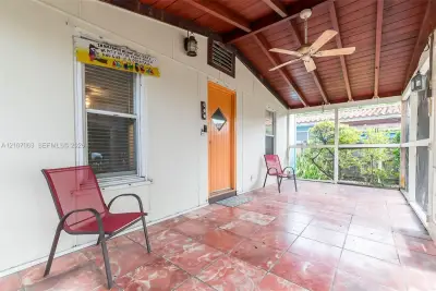 2967 SW 21st St, Miami: photo 1 of 43