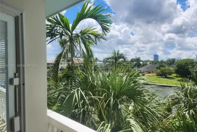 455 Golden Isles Dr #305, Hallandale Beach: photo 1 of 12
