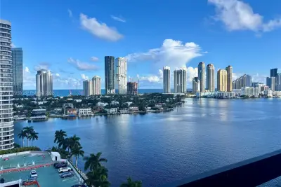 3600 Mystic Pointe Dr #1717, Aventura: photo 1 of 22