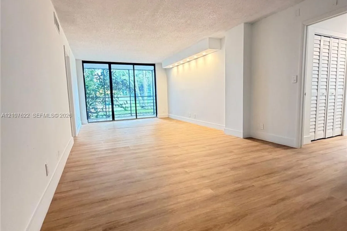 20400 W Country Club Dr #112, Aventura: photo 1 of 30