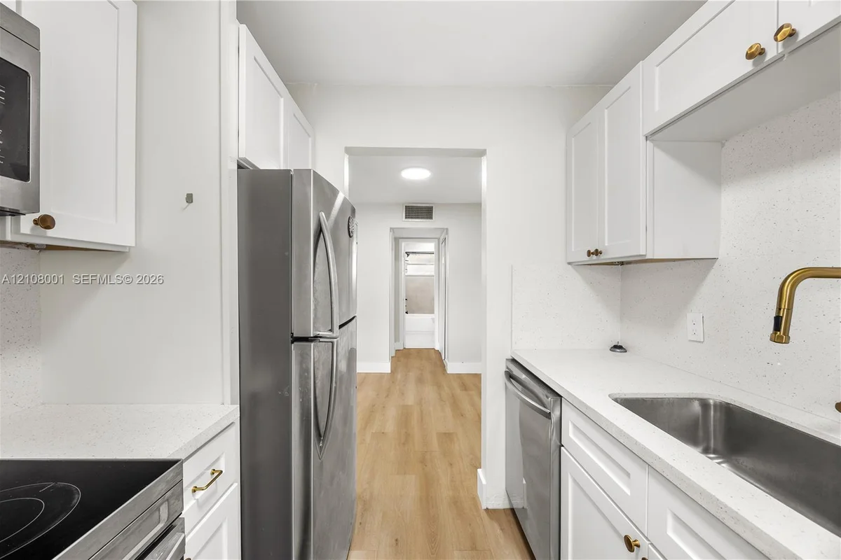 2418 Polk St #105, Hollywood: photo 1 of 16