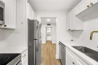 2418 Polk St #105, Hollywood: photo 1 of 16