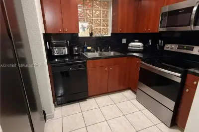 650 Palm Ave #2-A3, Hialeah: photo 1 of 10