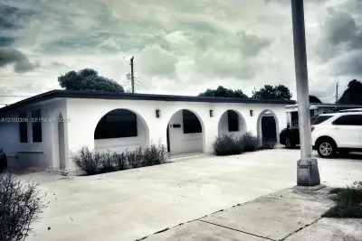 351 W 36th St, Hialeah: photo 1 of 8