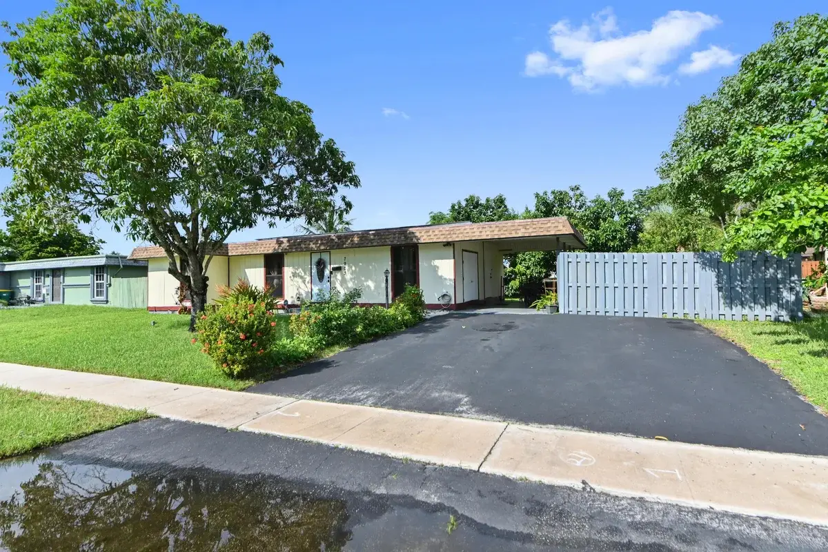 7903 NW 69th Ave, Tamarac: photo 1 of 26
