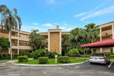 7472 La Paz Blvd #302, Boca Raton: photo 1 of 36