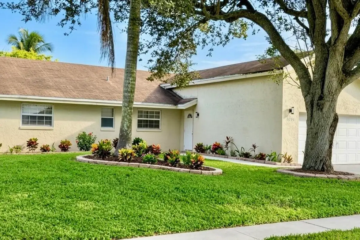 8331 NW 50th St, Lauderhill: photo 1 of 10
