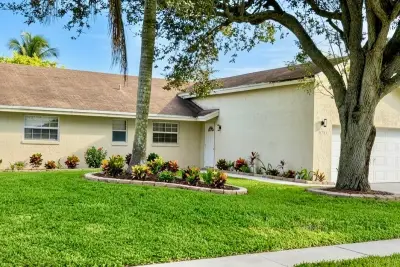 8331 NW 50th St, Lauderhill: photo 1 of 10