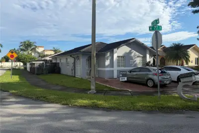 House in Hialeah: photo 1 of 5