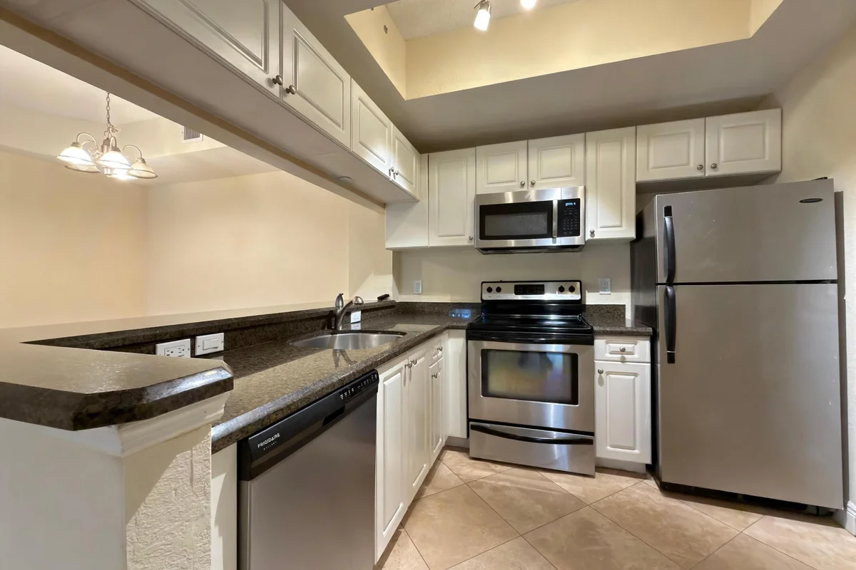 2806 Veronia Dr #204, Palm Beach Gardens: photo 1 of 21
