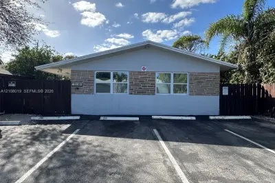 1105 NE 5th Ter #1-4, Fort Lauderdale: photo 1 of 21