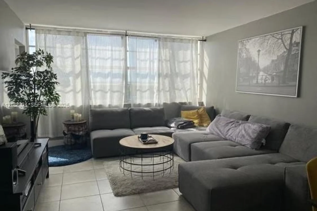 1301 NE Miami Gardens Dr #1111W, Miami: photo 1 of 9