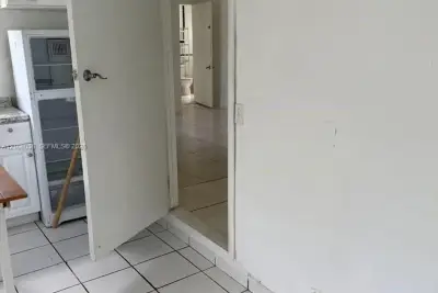2282 SW 15th St #2, Miami: photo 1 of 6