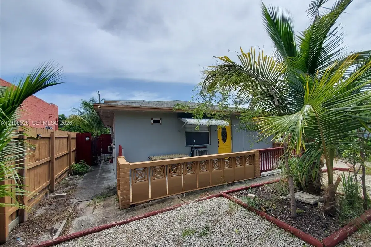 312 N 9th Ave N #2, Lake Worth: photo 1 of 13