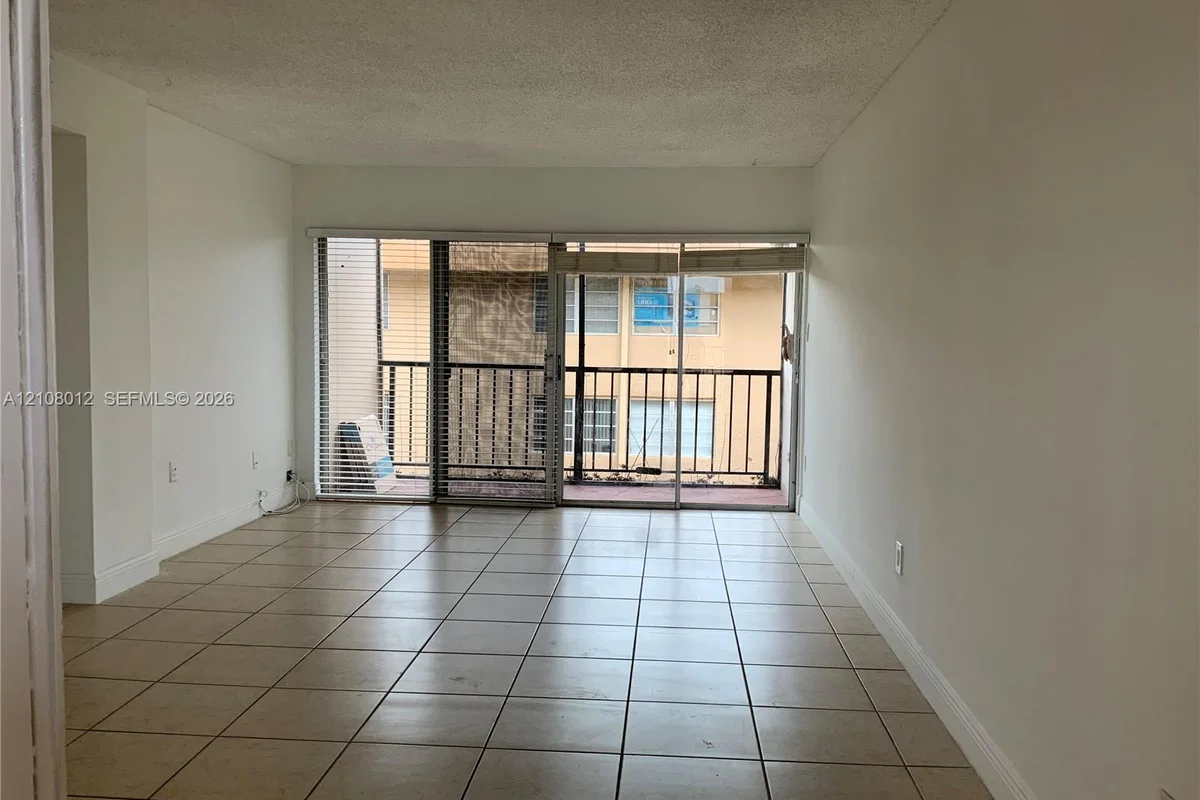 8889 Fontainebleau Blvd #403, Miami: photo 1 of 22