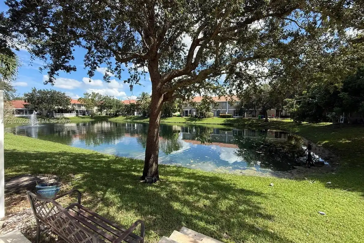 5424 NW 90th Ave, Sunrise: photo 1 of 17