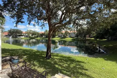 5424 NW 90th Ave, Sunrise: photo 1 of 17