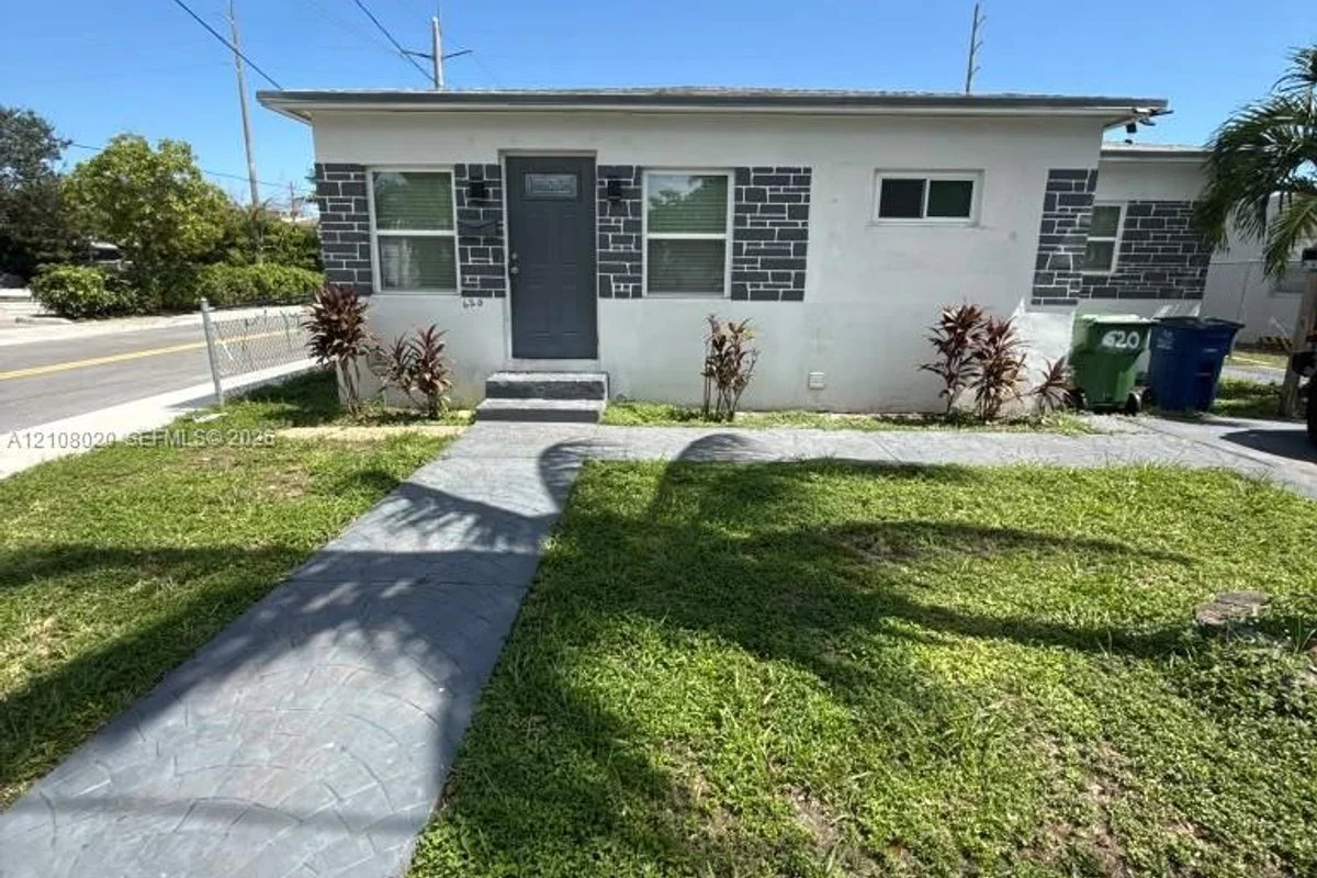 620 NW 1st Ave, Hallandale Beach: photo 1 of 12