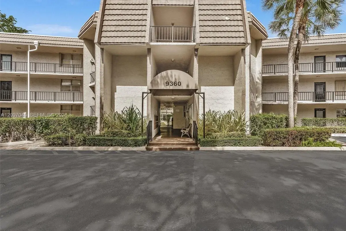 9360 Lime Bay Blvd #105, Tamarac: photo 1 of 32