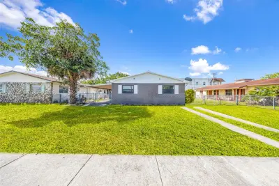 6172 SW 44th St #1, Davie: photo 1 of 27