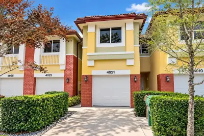 4921 SW 66th Ter, Davie: photo 1 of 8