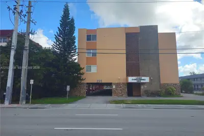 295 NW 72nd Ave #214, Miami: photo 1 of 9