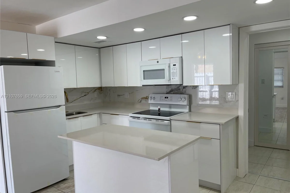 1405 NW 121st St #1, North Miami: photo 1 of 10