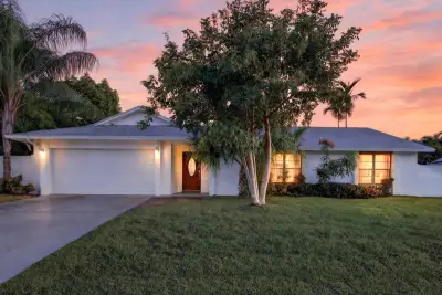 1265 NW 14th St, Boca Raton: photo 1 of 2