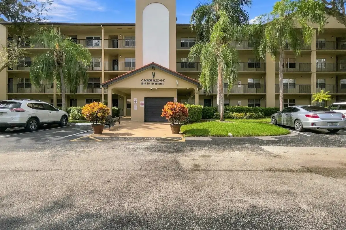 1000 SW 128th Ter #410V, Pembroke Pines: photo 1 of 10