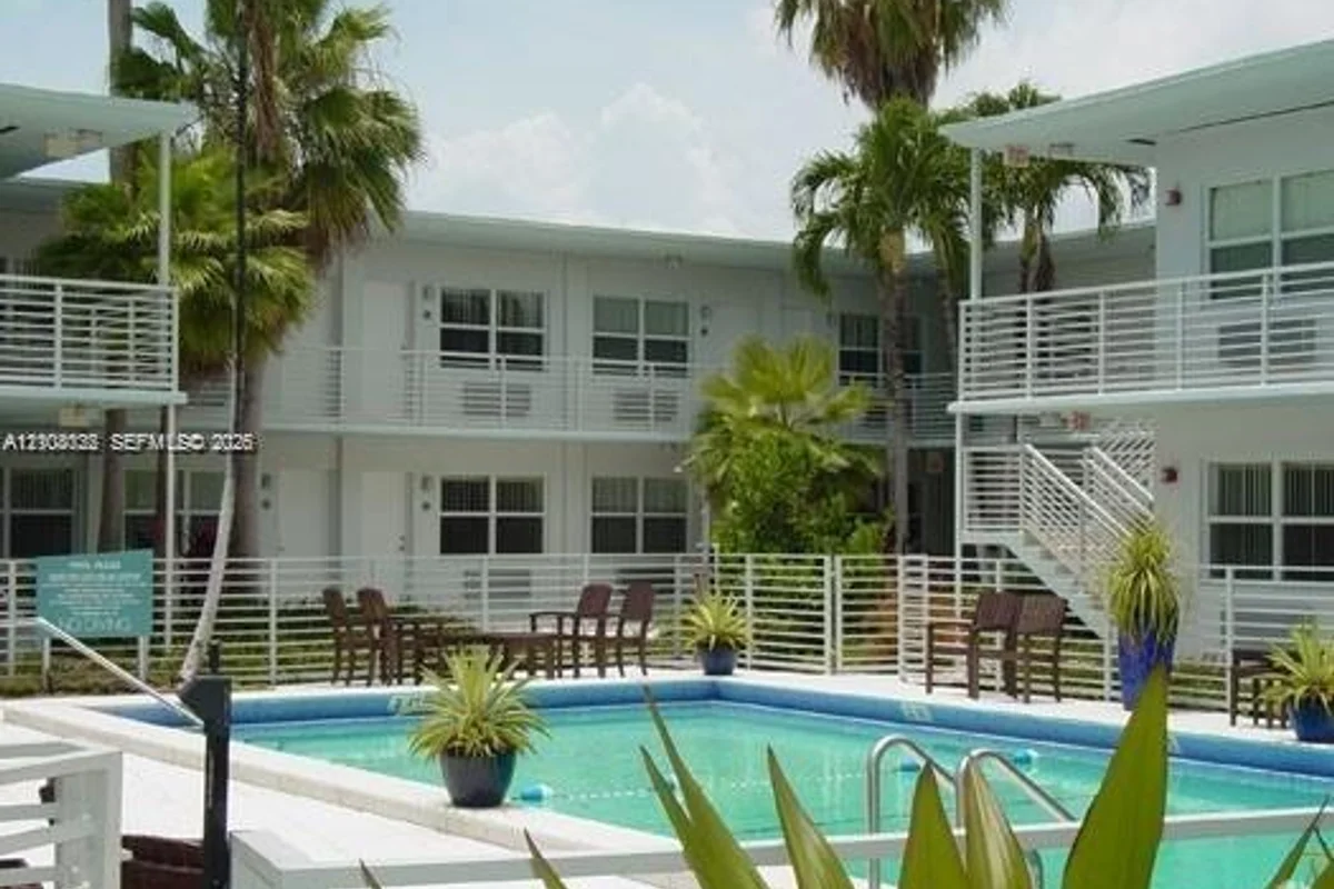 8000 NE Bayshore Ct #121, Miami: photo 1 of 20