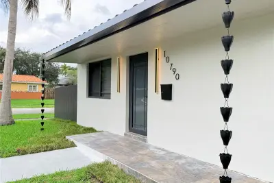 10790 SW 57th Ter, Miami: photo 1 of 4