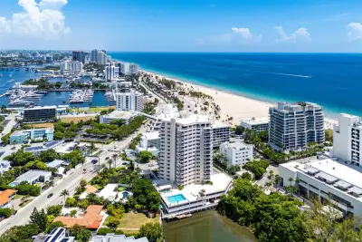 3000 Holiday Dr, Fort Lauderdale: photo 1 of 41